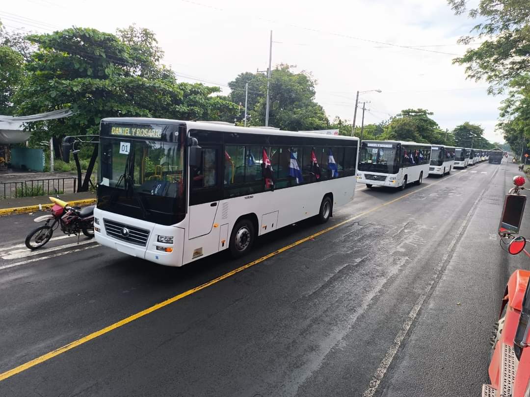 DefensadelFSLN's tweet image. #Nicaragua Nueva flota de buses provenientes de China, salen de puerto de #Corinto hacia #Managua.
#FuerzaDeVictorias
#SomosUNAN
#TropaSandinista seguimos #EnDefensaDelFSLN ✌️🔴⚫✊