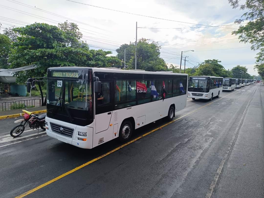 DefensadelFSLN's tweet image. #Nicaragua Nueva flota de buses provenientes de China, salen de puerto de #Corinto hacia #Managua.
#FuerzaDeVictorias
#SomosUNAN
#TropaSandinista seguimos #EnDefensaDelFSLN ✌️🔴⚫✊