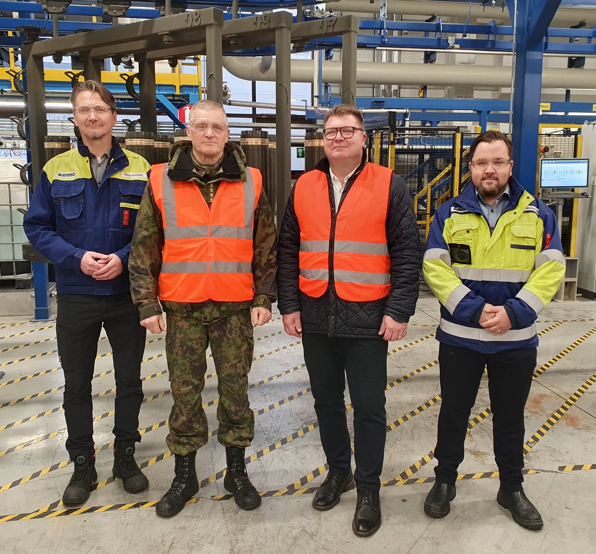 Yhteistyötapaaminen Nammo Lapuan kanssa. Suomessa puolustusteollisuus on toiminut vastuullisesti näinä haastavina aikoina ja nostanut tuotantokapasiteettiaan. Sotilaallisen huoltovarmuuden kannalta kansallinen puolustusteollisuus on tärkeä.