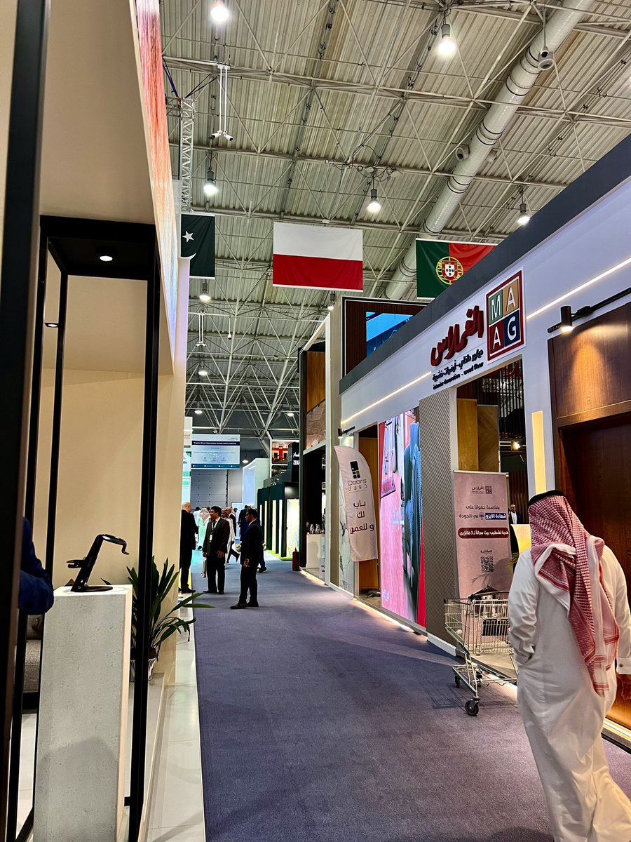 RobertRostek's tweet photo. Wspierając rozbudowę #Królestwa_Arabii_Saudyjskiej 🇸🇦 z polskimi 🇵🇱 firmami na Targach #Saudi_Build_2023 i #Saudi_Elenex
#Plastixal
#Wytwórnia_parkietów_Dąbex
#Pol-Kres Edwood
#Agro-Wikt
#Emiter
#Zapel_SA
#Grenton https://t.co/8Bq6w4ttyi