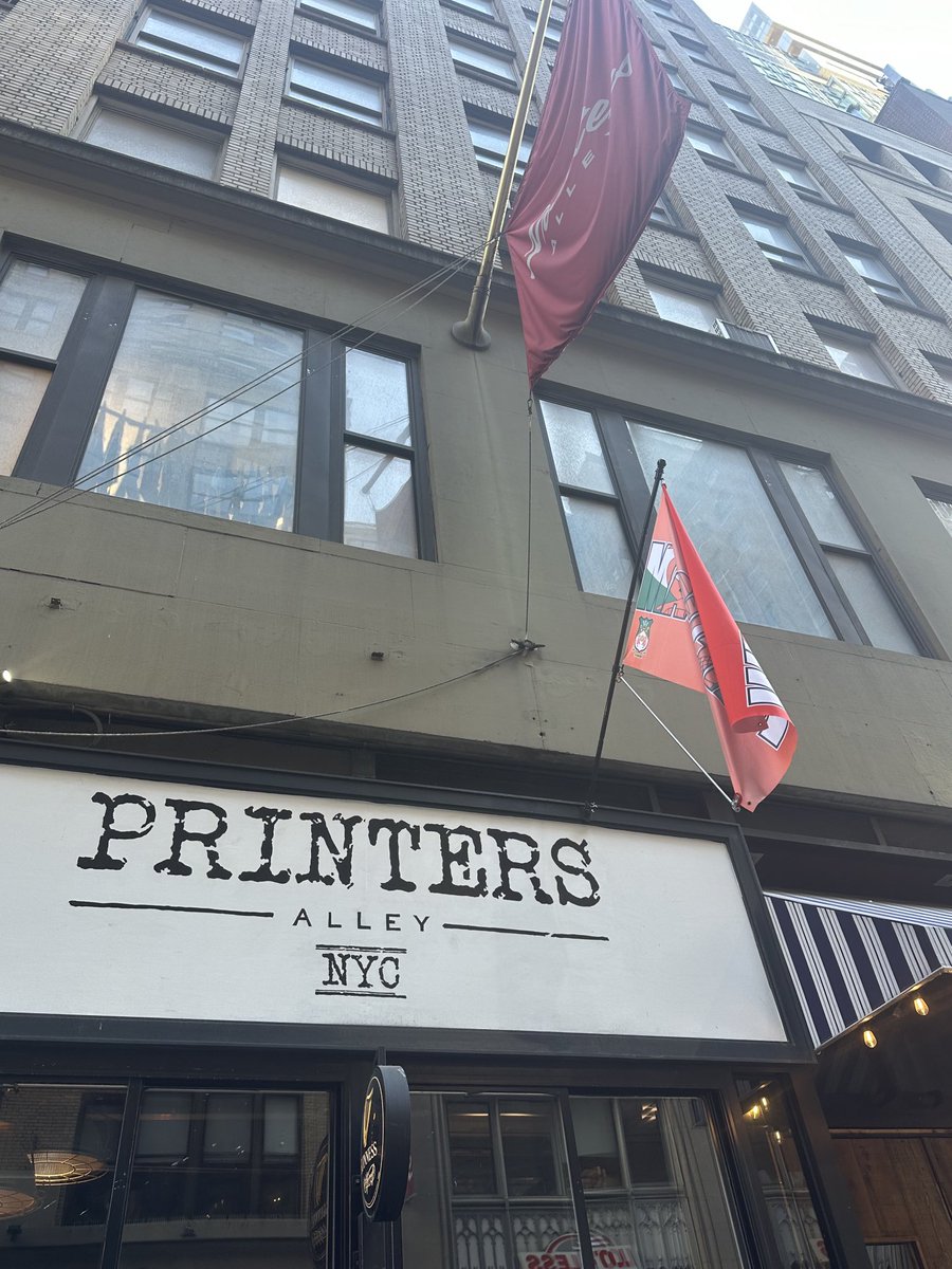 ⁦<a href="/VancityReynolds/">Ryan Reynolds</a>⁩ ⁦<a href="/RMcElhenney/">Rob Mac</a>⁩ do you know where this is and wonder if they serve ⁦<a href="/WXM_Lager/">Wrexham Lager</a>⁩ ⁦<a href="/AviationGin/">Aviation American Gin ✈️🍸</a>⁩ watching ⁦<a href="/Wrexham_AFC/">Wrexham AFC</a>⁩