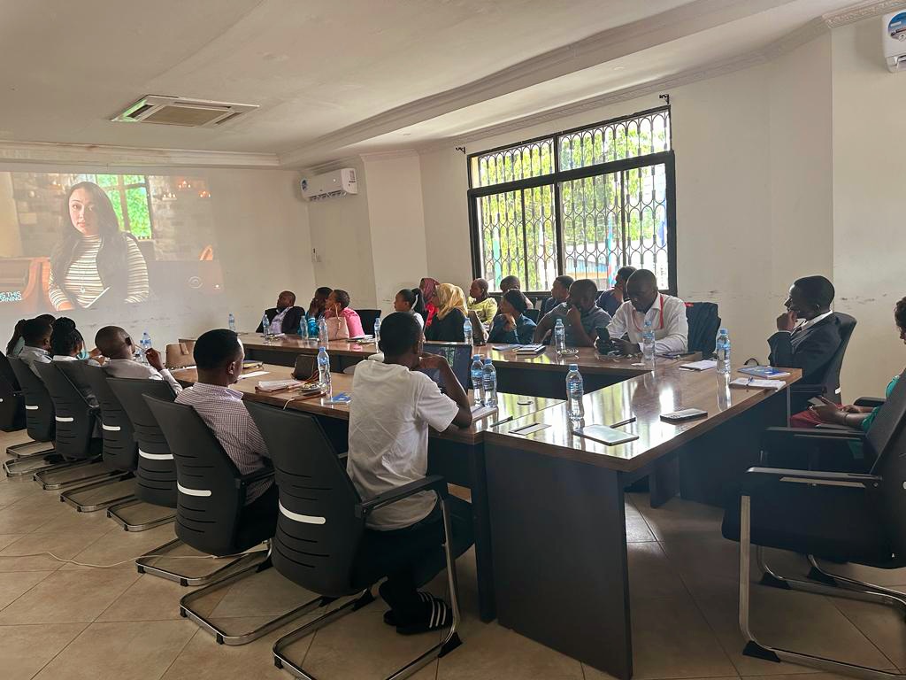 dorcasfrancis's tweet image. “The youth can mobilize and create a stir that often leads to transformative political change.” – Nelson Mandela
#EACYOUTHFELLOWS23 
#TogetherForImpact
@oneyoungafrica
@MSTCDC
@jumuiya
@bavicha_taifa 
@BavichaQueens 
@uvccm_tz 
@NgomeyaVijana 
@nccrmageuzihq 
@TCDemokrasia