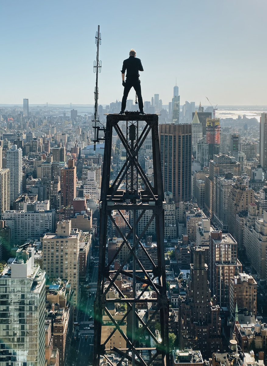 OnTheRoofs tweet media