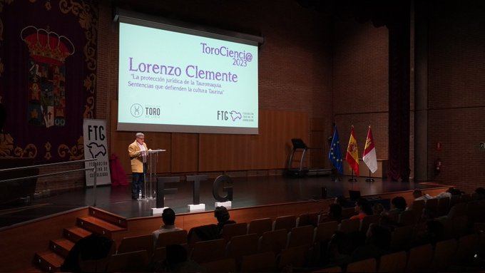 ftorodelidia's tweet photo. 🗣️Nuestro vicepresidente @fgomal y Lorenzo Clemente, de nuestra Comisión Jurídica, protagonistas este fin de semana en "Torociencia", el primer congreso que aúna tauromaquia y ciencia organizado por la @ftg_guadalajara

Seguimos haciendo tauromaquia.