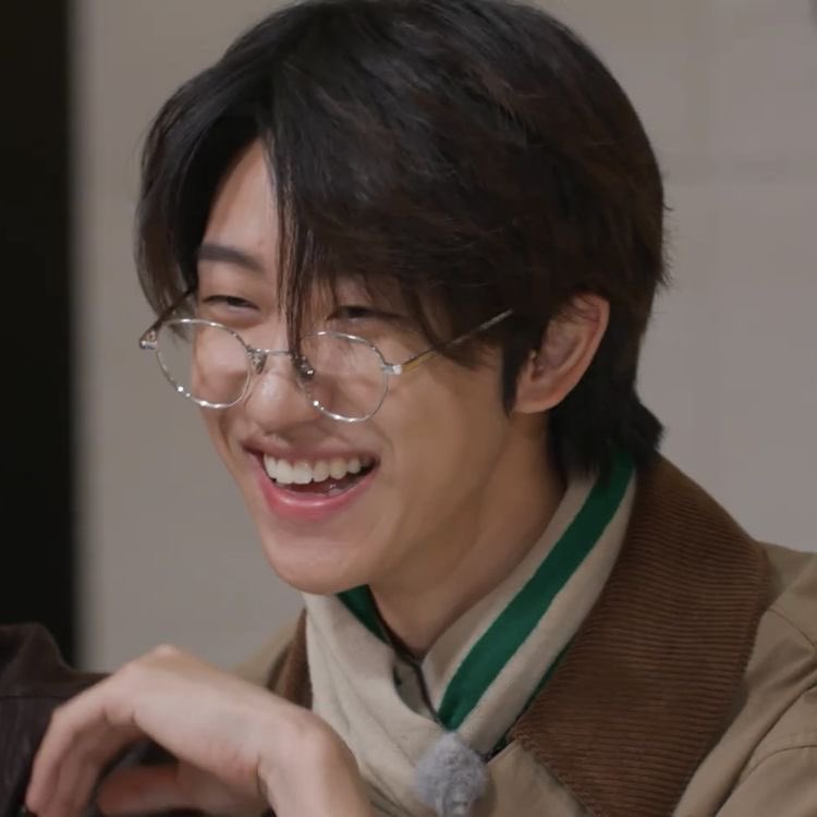 dearjunhao's tweet photo. i really want to gather all minghao’s quotes to remind everyone that he has the purest heart so here’s a thread of #徐明浩 ‘s beautiful words ♡ starting with: 

“love yourself, love the others, with no regret” 

 #춤춰_노래해_명호의_생일이네
#The8HeavenDay https://t.co/paUXK14NRv