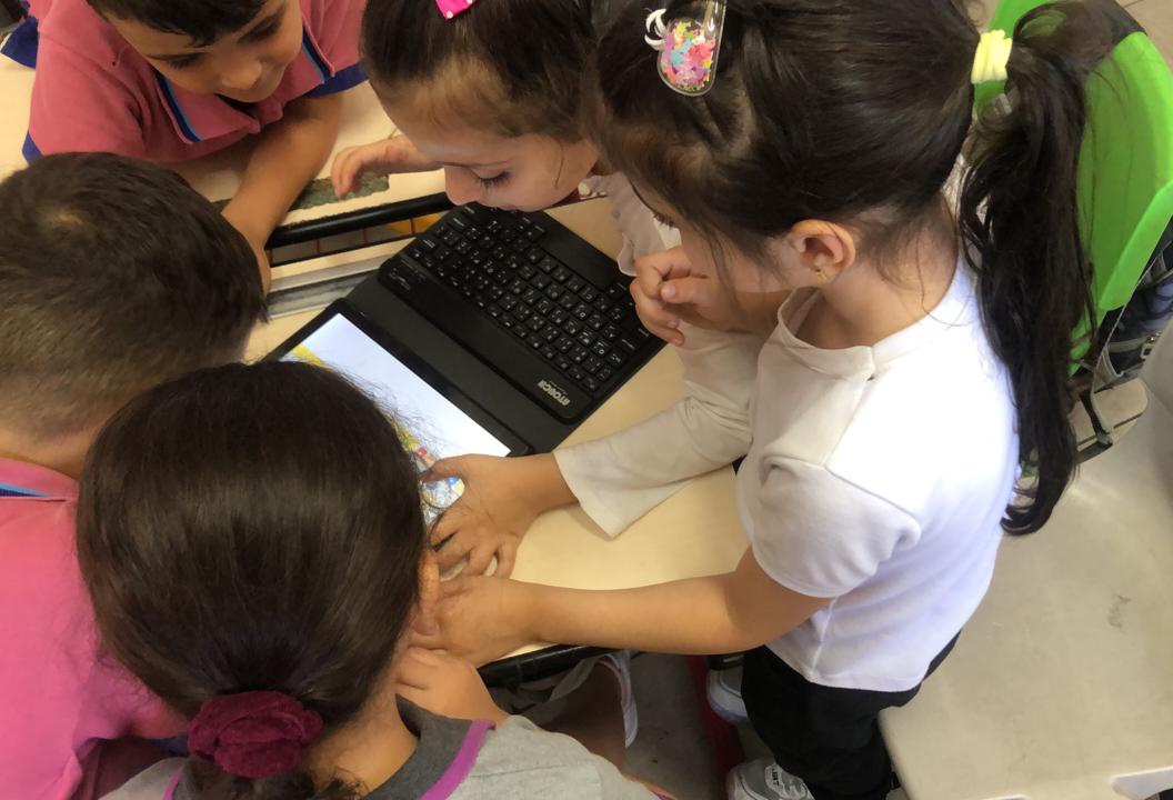 DawhaRobotics's tweet image. 2nd graders @makdawhaschool finally said their farewells to their coding companion #QOBO and welcomed the new challenge which @ScratchJr offers. Their first session was all about changing or creating backgrounds/ characters. 
@soha_nj #robotics