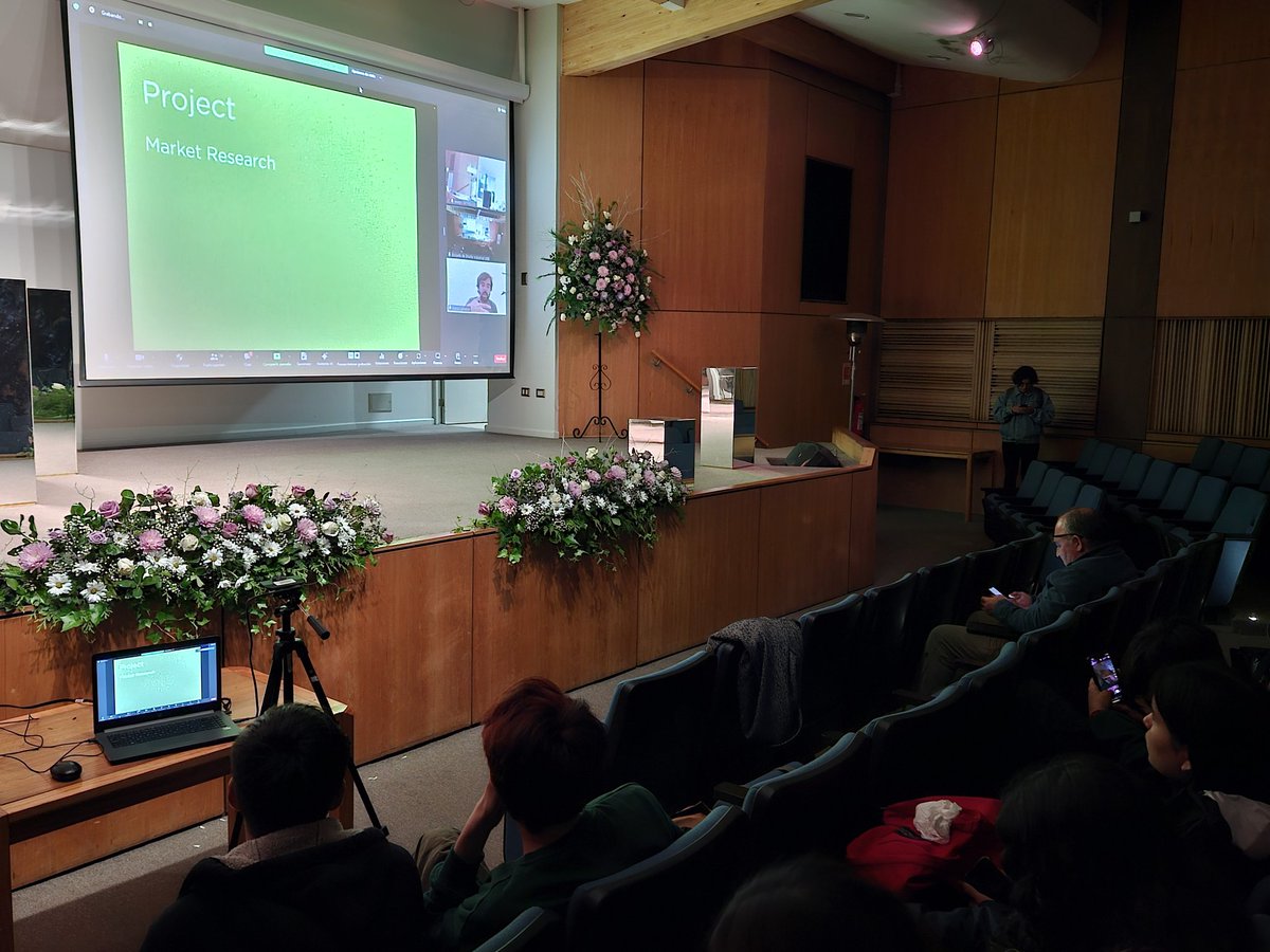 La instancia contó con las palabras de bienvenida de nuestro decano Mg. Roberto Burdiles Allende <a href="/Rob_Burdiles/">Roberto Burdiles Allende</a>, la Dra. Pía Lindemann Varoli, directora de la Escuela de Diseño Industrial y Mg. Gino Ormeño  Director del Departamento de Arte y Tecnologías del Diseño