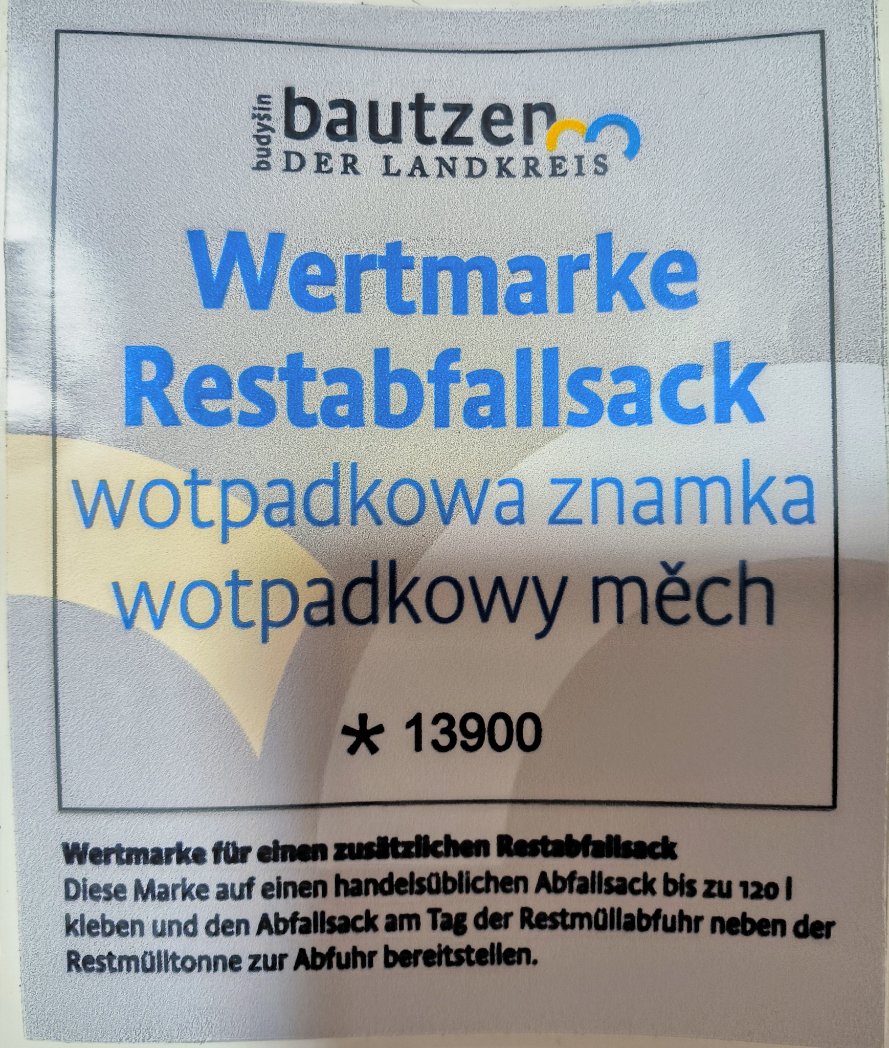 RunDuckling's tweet image. Вот такую наклейку я стоимостью 6€ надо наклеить на мешок с мусором , который не влез в частный мусорный бак, если хочешь , чтоб его мусорщики забрали ( мешок забрали). Иначе опустошат только бак.