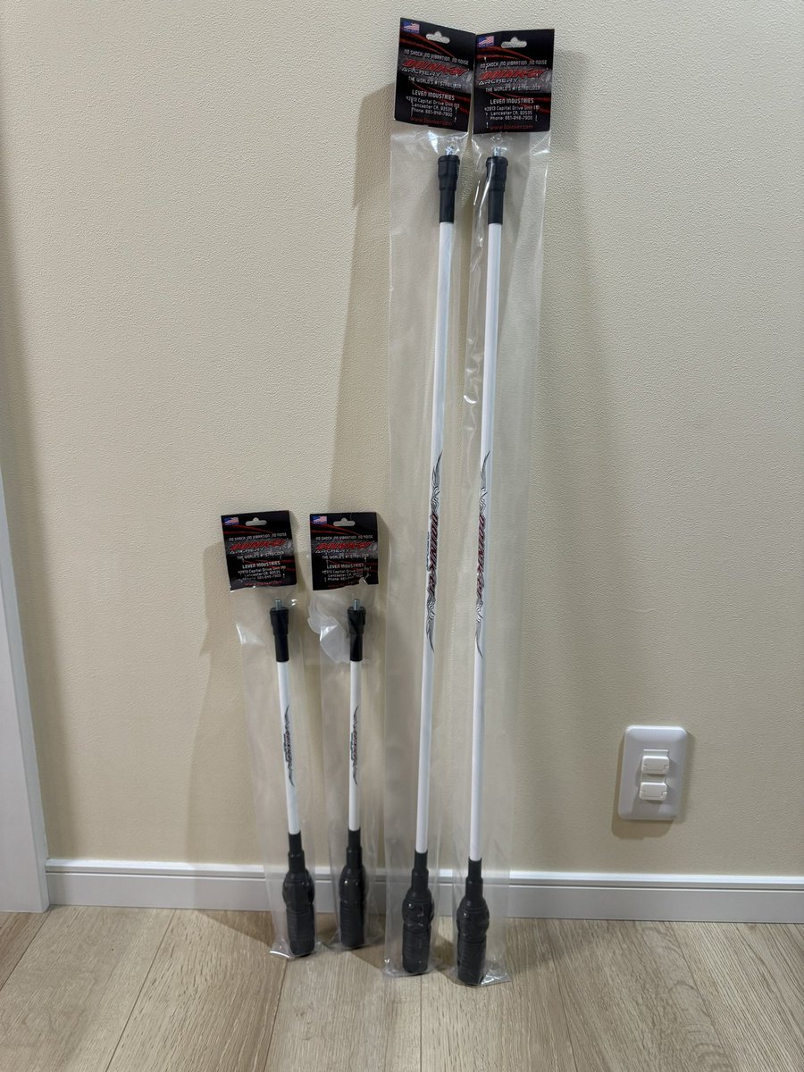 Ryo_poohcp's tweet image. Doinkerの新作のスタビライザーのGHOSTが届きました！
championとサイズは同じですが色は白色です🏹

#アーチェリー
#日本最速
#Doinker