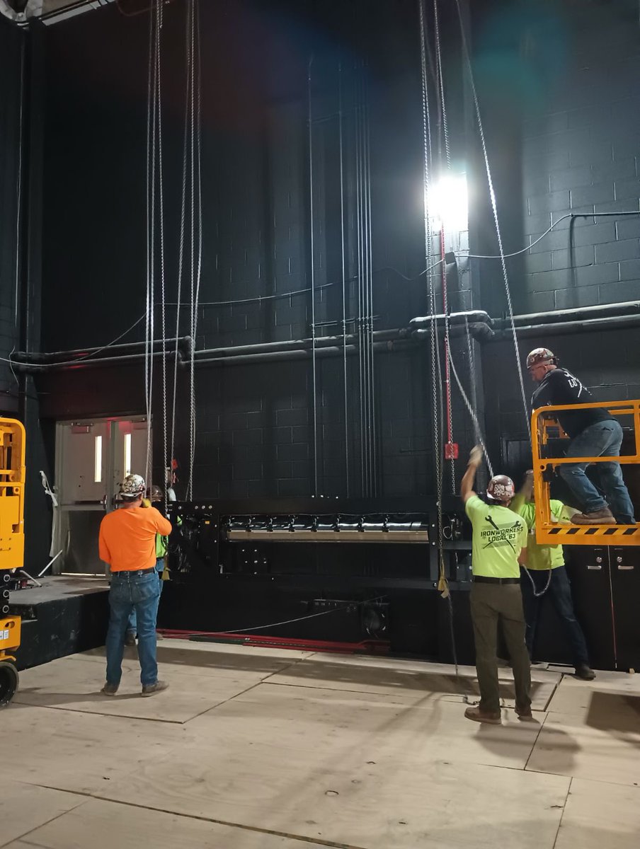 E_7018's tweet photo. The last @stagesystemIT motor going up this morning. #ironworkerslocal63chicago #ironworkers #stagerigging #rigging @iWeissLLC https://t.co/rnXG0f35bk