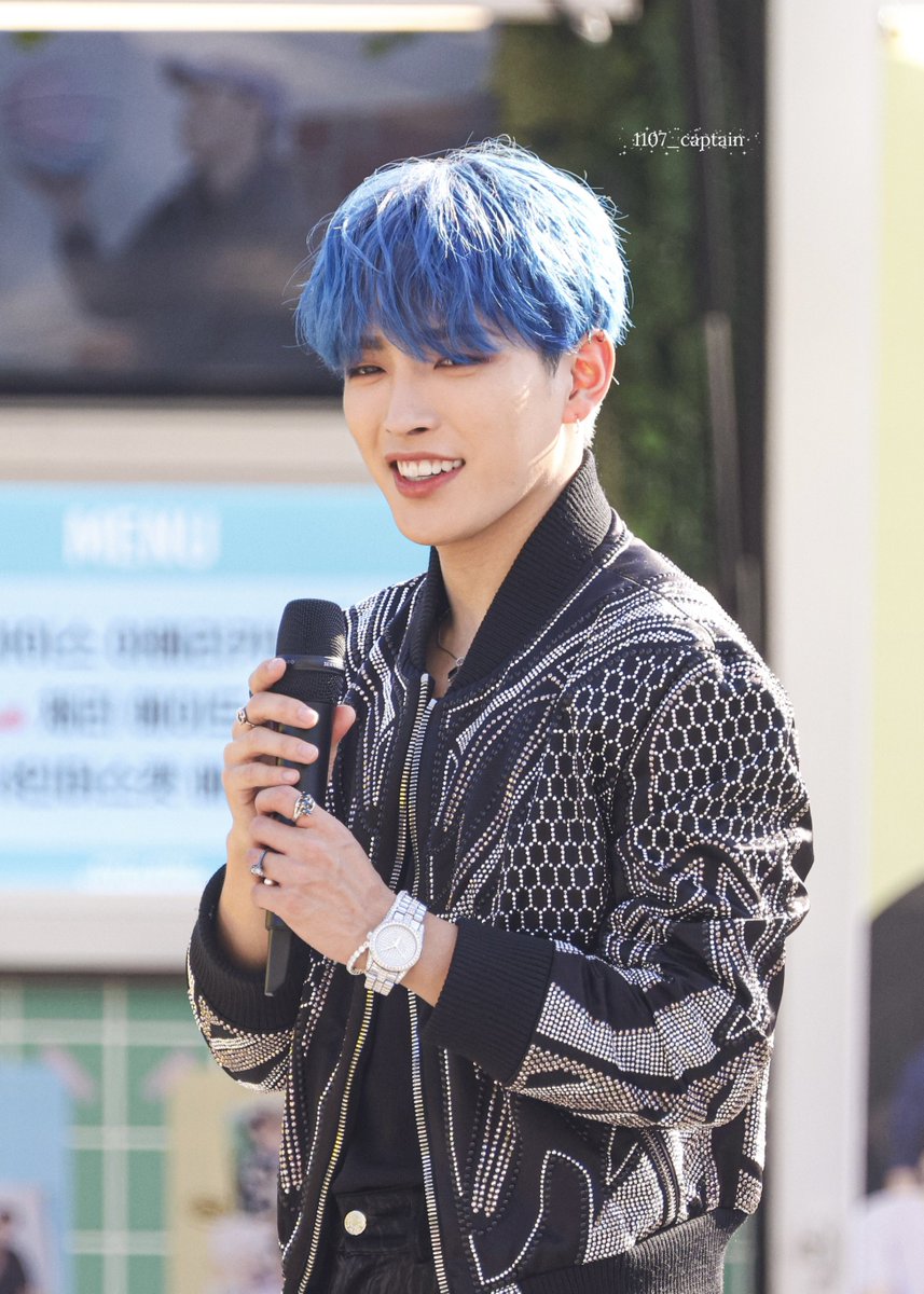 1107_captain's tweet photo. ☾☾☾☾☾☾☾☾
𝖣𝖱𝖤𝖠𝖬 𝖶𝖠𝖫𝖪𝖤𝖱 𝖧𝖮𝖭𝖦𝖩𝖮𝖮𝖭𝖦 𝖣𝖠𝖸

#넓은세상의중심_홍중이의_탄생날
#OurCaptainHongjoongDay
#에이티즈 #ATEEZ #홍중 #HONGJOONG https://t.co/9NHwVRCmS2