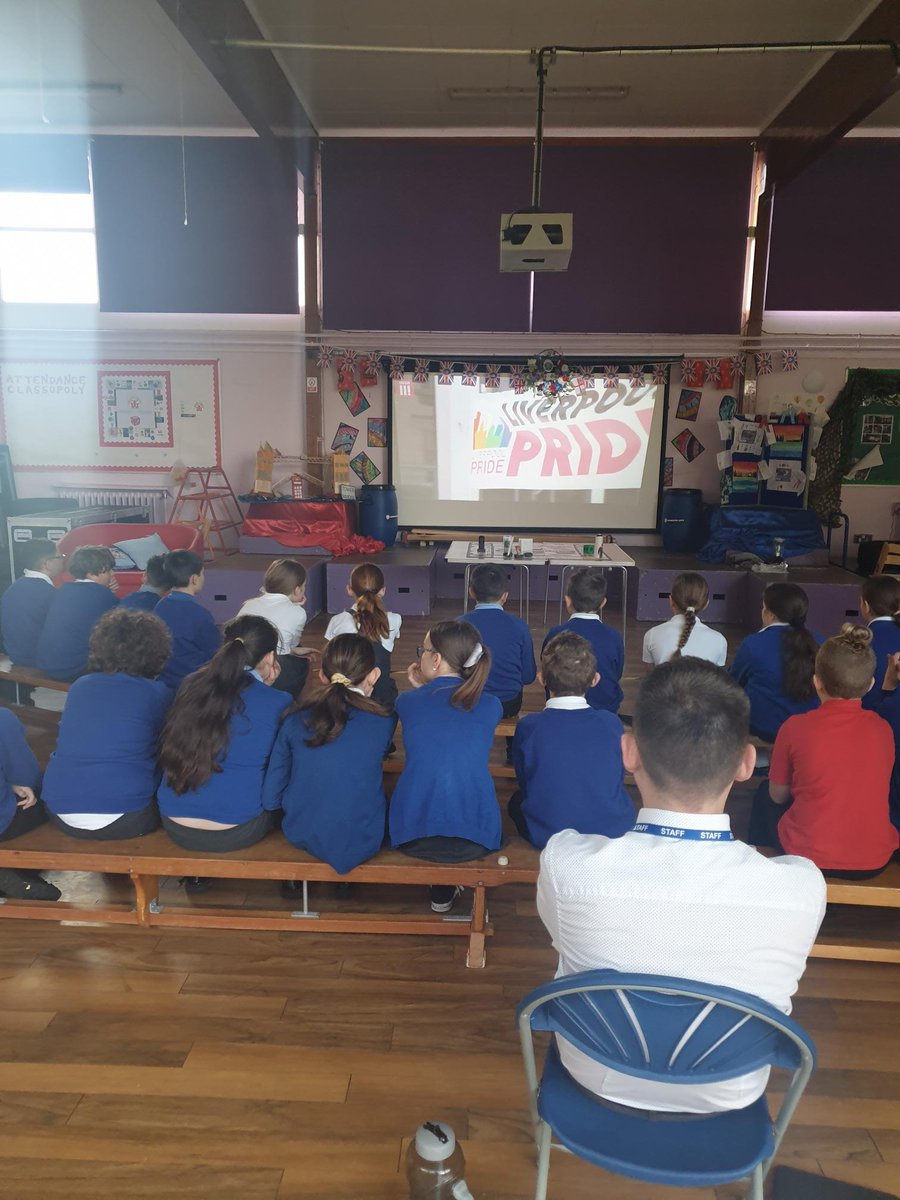 MerPolWirral's tweet photo. #TeamBeb are delivering #MiniPathfinders to year5&6 pupils this week at Manor Primary.
Day 1 - choices & consequences re knife crime, hate crime, anti-social behaviour & drugs.
Promoting alternative activities such as sport through @ActiveWirral
#Prevention #OpCalibre #Evolve https://t.co/WhNJ5mAMV0
