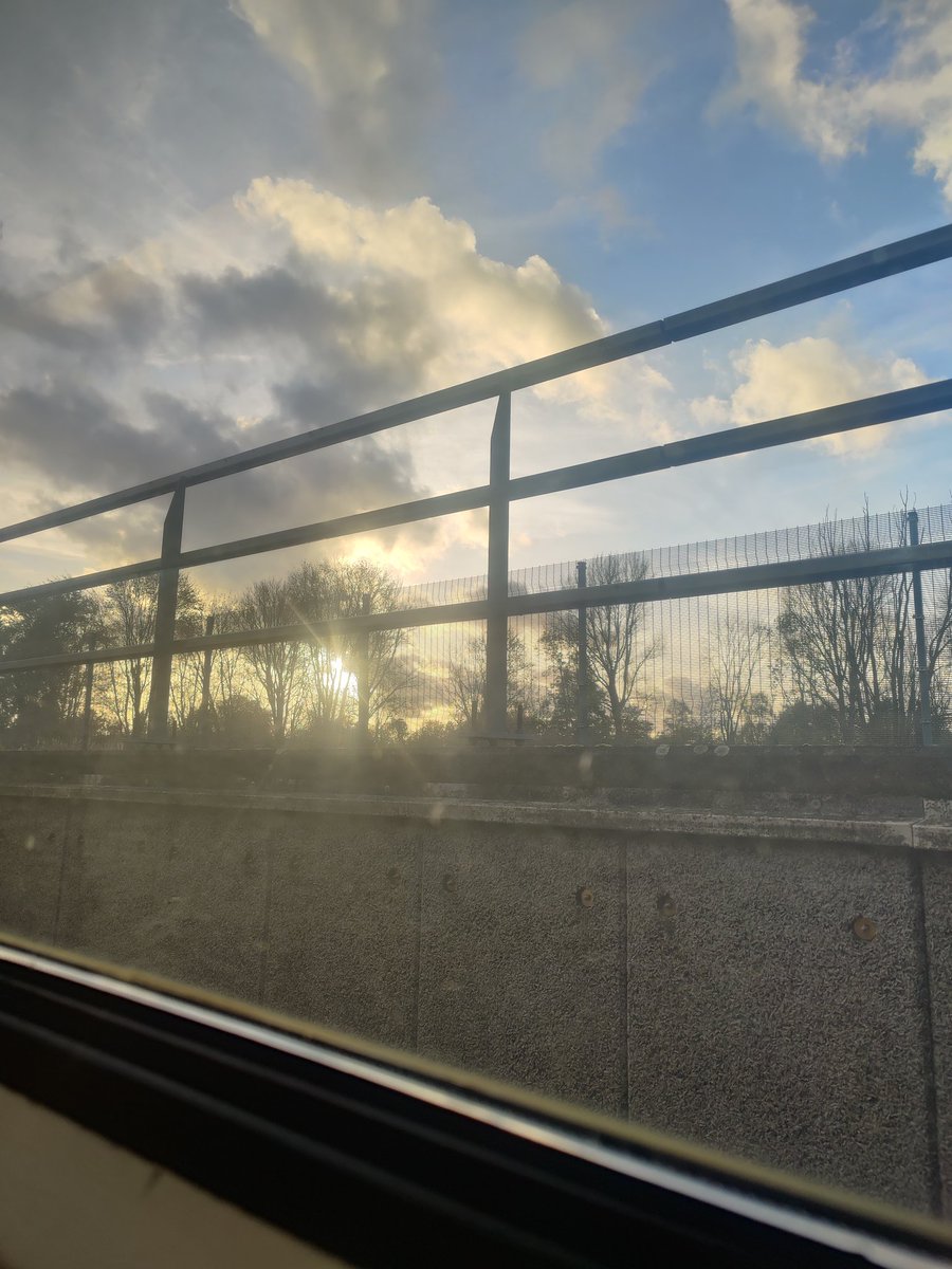 staatsgeheim's tweet photo. Tot stilstand gekomen bij de uigang van een tunnel, motoren uitgevallen en we reiden nu achteruit 🤐
#Hellingproef https://t.co/kXpy7eSZkr