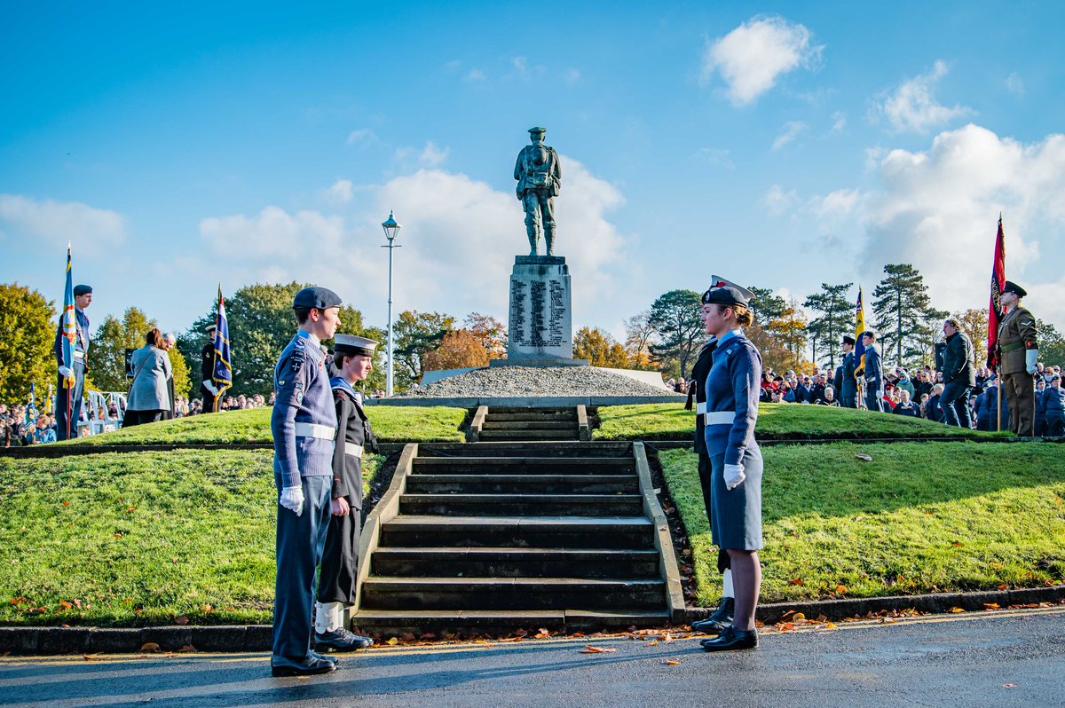 7oaksEvents's tweet image. Join us for a solemn tribute this Remembrance Sunday.
Service being held at the Vine War Memorial, Sevenoaks:
Sun 12 November - 10:45am
Please be aware, Dartford Road will be closed from 10am for the service.