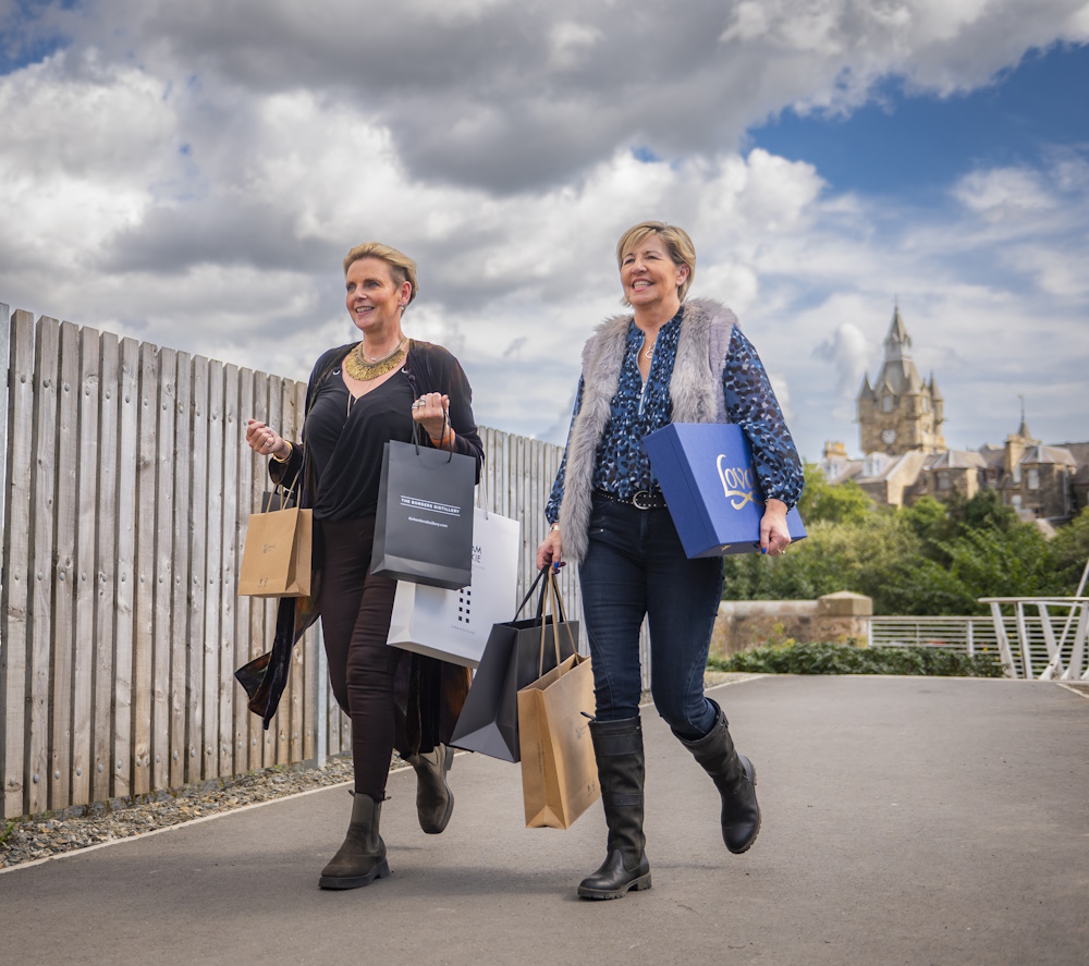 Find out why you should do your Christmas shopping in Hawick famouslyhawick.co.uk/post/here-s-wh…

#christmasshopping #hawick #cashmere #Tweed #Whisky #madeheresoldhere #madeinscotland