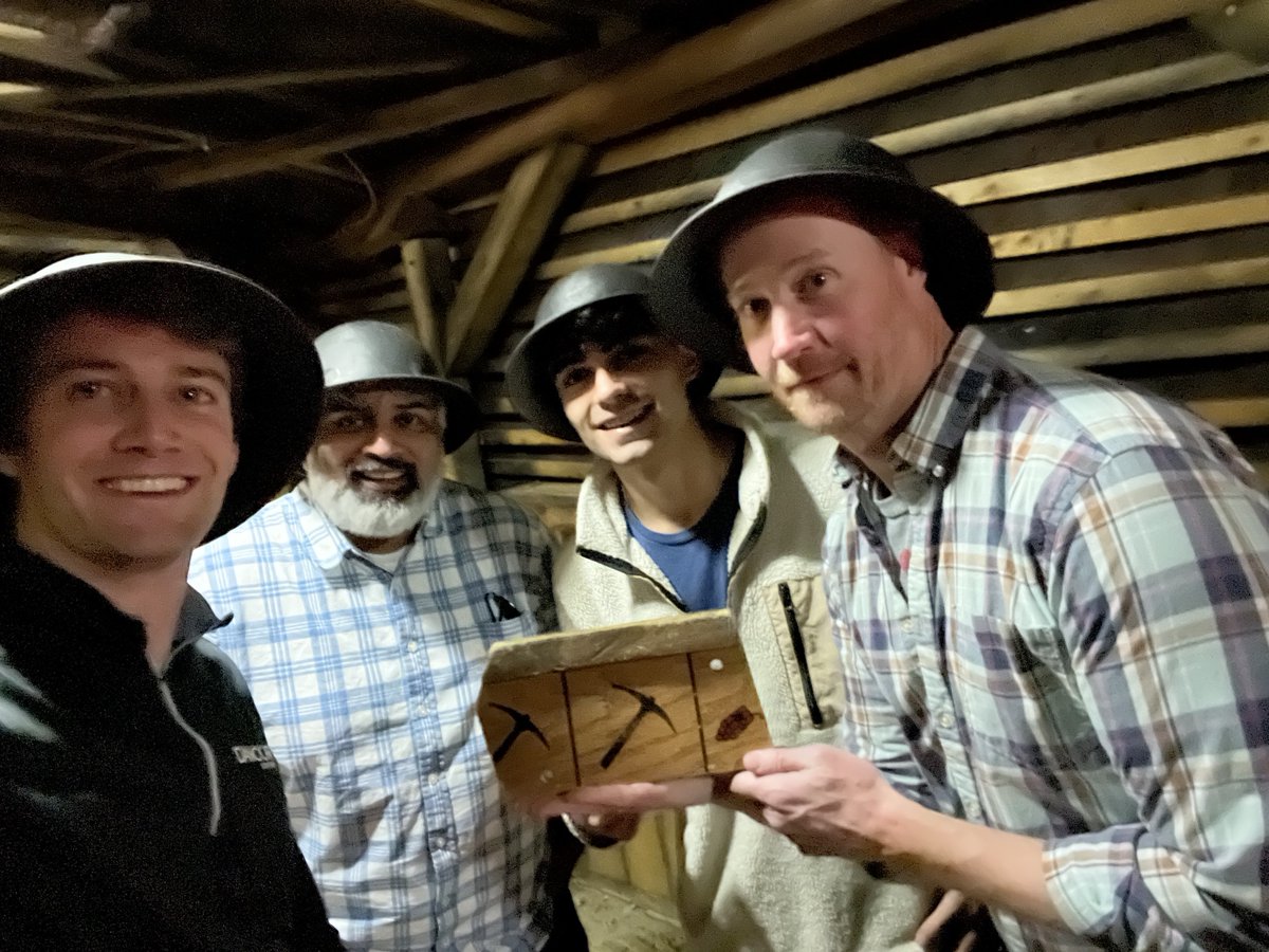 Ignite_Engage's tweet image. 🔥 Big cheers to Team Ignite! We tackled an escape room and nailed it in 43 mins, 17 mins early! 🏁 Teamwork makes us unstoppable. 🎉 #TeamIgnite #TeamBonding 🚀🔓