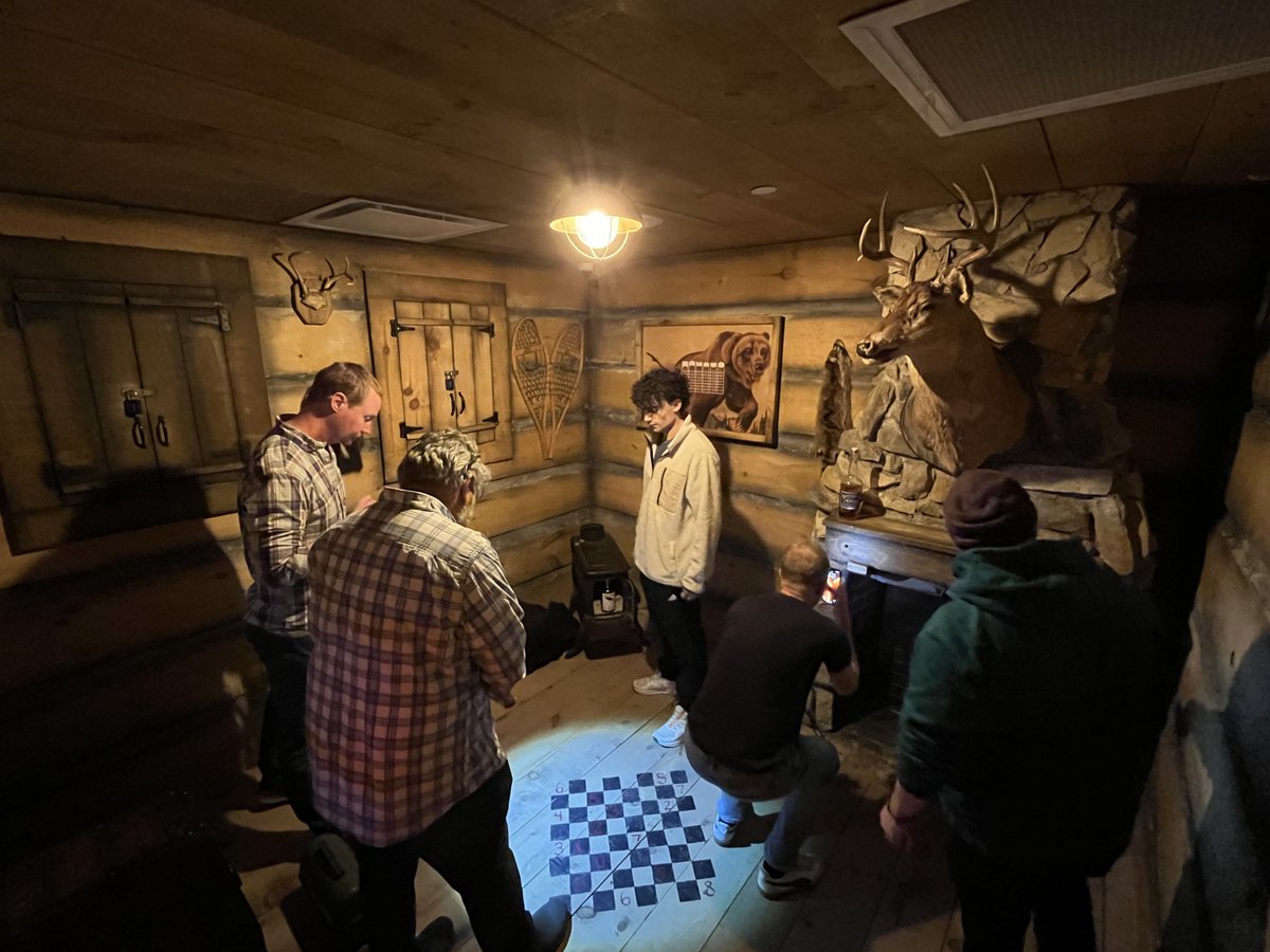 Ignite_Engage's tweet image. 🔥 Big cheers to Team Ignite! We tackled an escape room and nailed it in 43 mins, 17 mins early! 🏁 Teamwork makes us unstoppable. 🎉 #TeamIgnite #TeamBonding 🚀🔓