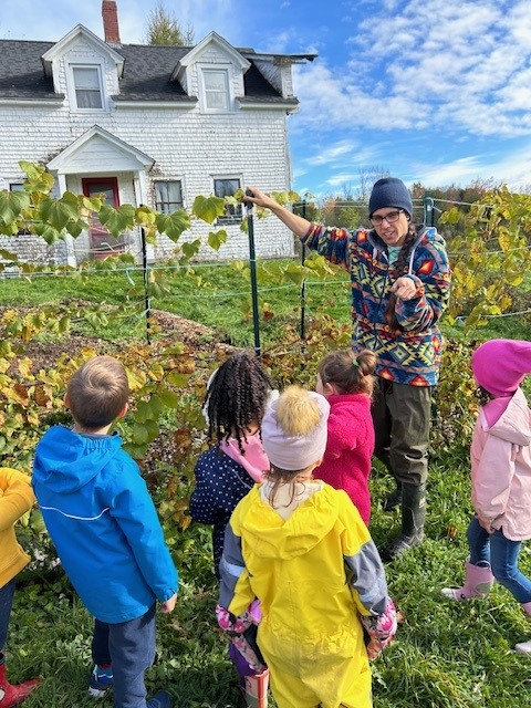 ASD_West's tweet photo. As part of @ASD_West's commitment to educating our students on the importance of the environment, 17 classes of students from @Gardencreekers, @GNMES_News, Leo Hayes High School, @BarkersPoint, and @KCSawesome visited Fredericton's Hayes farm in September and October to learn about Three Sisters gardening, the Fall harvest, urban farming, and sustainable foods!