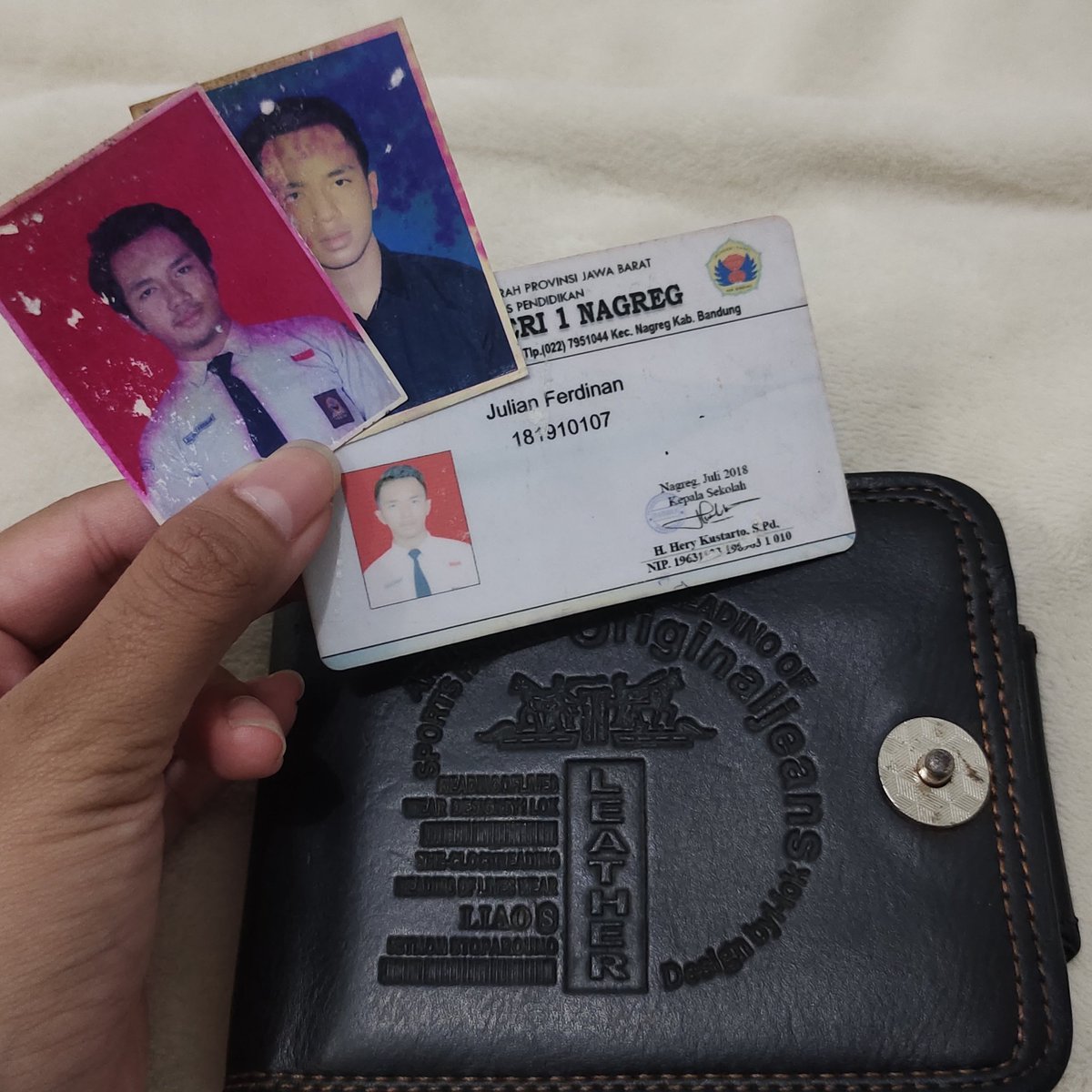 haloo sorry <a href="/ferdinan_017/">Julian Ferdinan</a> ini dompet kamu bukan yaa? jatoh di daerah puri, nangor malem ini. aku gabisa chat kamu di dm dan ga nemu ig kamu. kalau bener iya ini punya kamu, boleh dm aku yaa