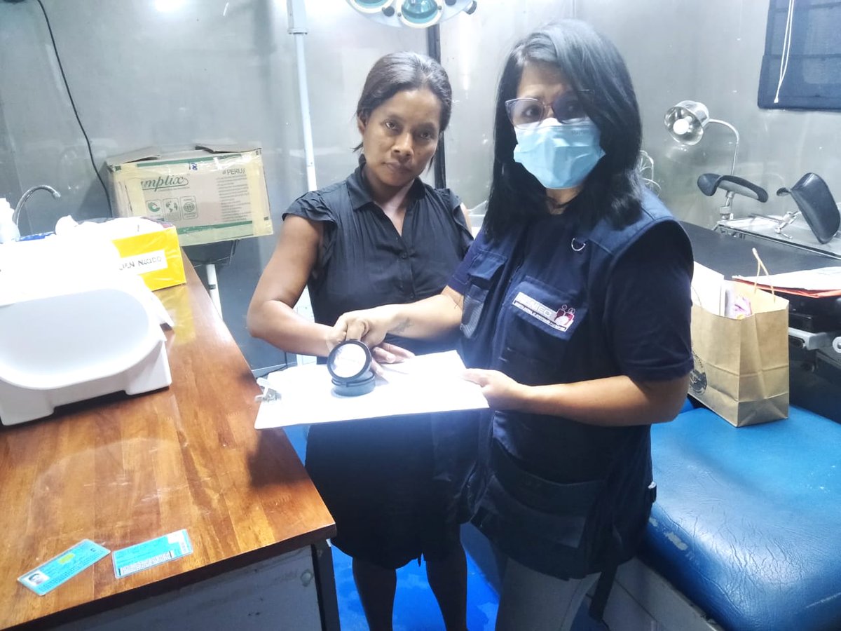 CarmenVelardeK's tweet image. El @ReniecPeru fue testigo del nacimiento número 61 a bordo del #PIAS Napo. Este precioso y fuerte bebé ya cuenta con su acta de nacimiento y su DNI está en trámite, gracias a la labor de nuestra registradora, Edith Mena, quien se embarca vía fluvial durante los días de visita a