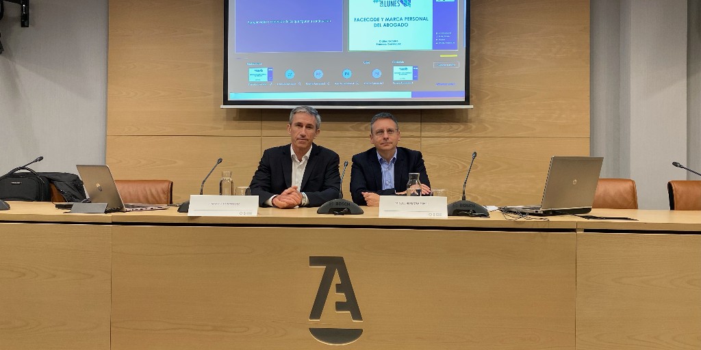 Abogacia_es's tweet image. 🔴 En DIRECTO con la Conferencia de los Lunes hablando sobre #FaceCode y marca personal del abogado 📚👩‍⚖️ 
🗣️ Cristina Gabarre y Francesc Domínguez.
Modera @miguel_hermosa, decano de @ICAPalencia.
abogacia.es/actualidad/not…