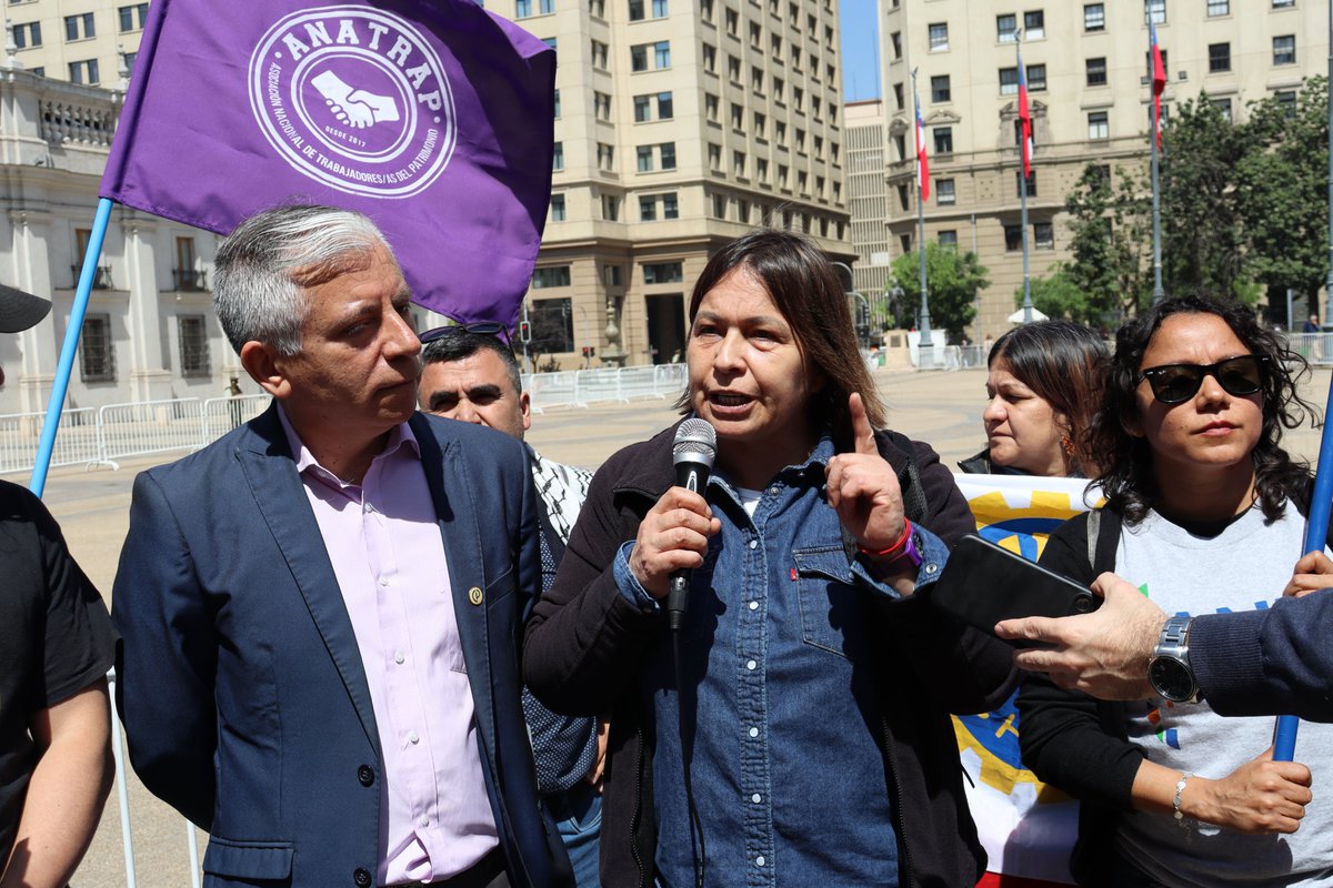 anefchile's tweet photo. #Ahora | #ANEF acompaña a Asociaciones del Patrimonio Cultural, #ANFUPATRIMONIO y #ANATRAP, a entregar una carta al Pdte. Boric, para exigir que se autoricen los recursos necesarios en presupuesto 2024 y poder implementar los acuerdos suscritos sobre mejoramiento institucional. https://t.co/51j8p4bIxt