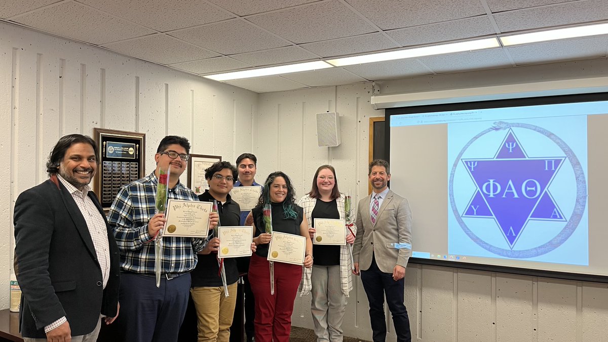 Congratulations to the Fall 2023 initiates of UIC Phi Alpha Theta History Honors Society: Angelica Aguillon, Daniel Solorio Garcia, Daniel Lapczynski, Joe Reyna, Christian Rodriguez-Hernandez, and Finn Yatvin!

hist.uic.edu/news-stories/s…