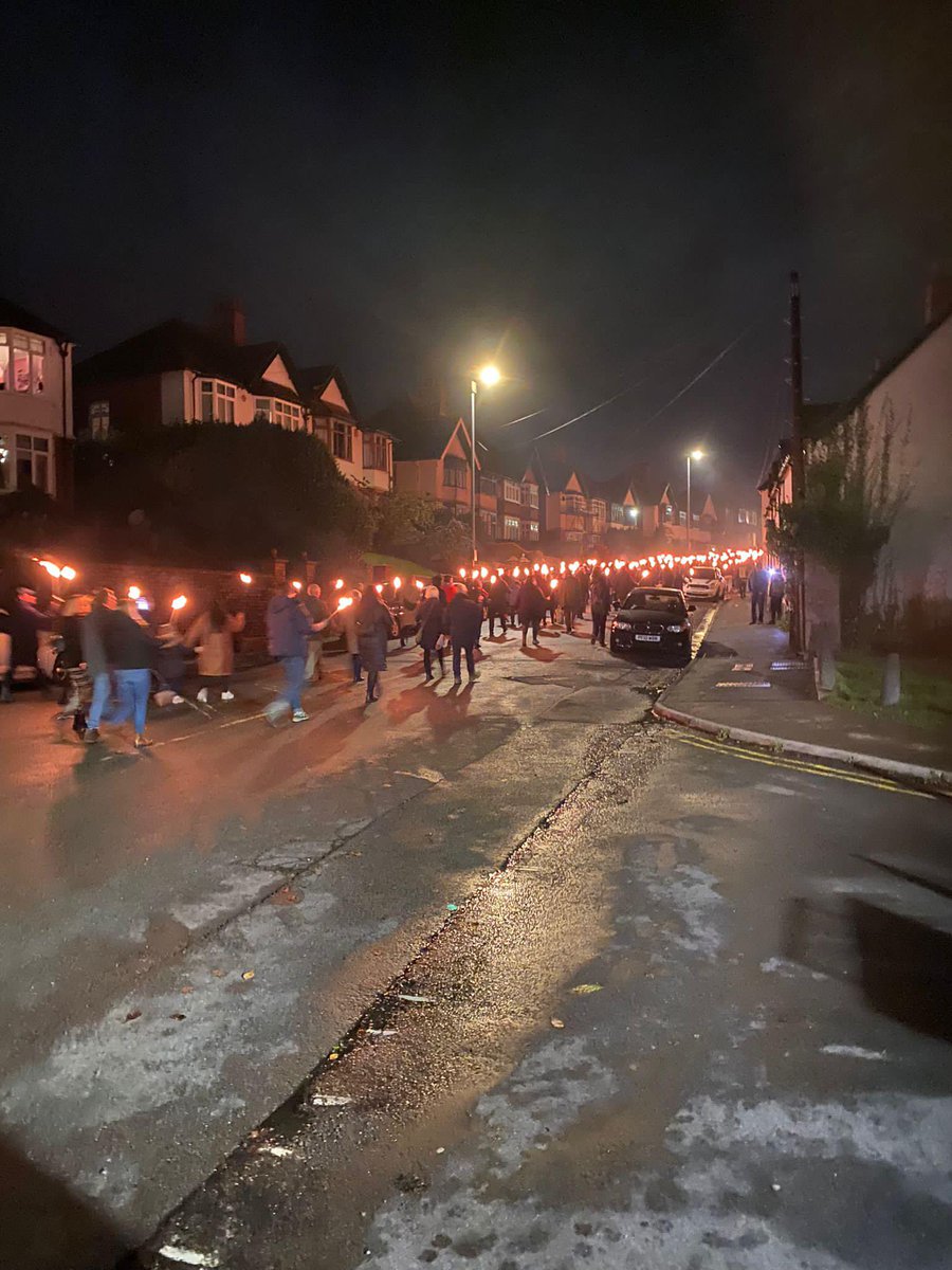 Bus_Doc_Newport's tweet photo. A busy weekend this weekend! 🙌

I took part in St David's Hospice Care's quiz with some good company, as well as attending the torchlight Chartist parade in Bell Vue Park on Saturday! 

A great weekend had by all! 💪 https://t.co/BReFjSwRoM