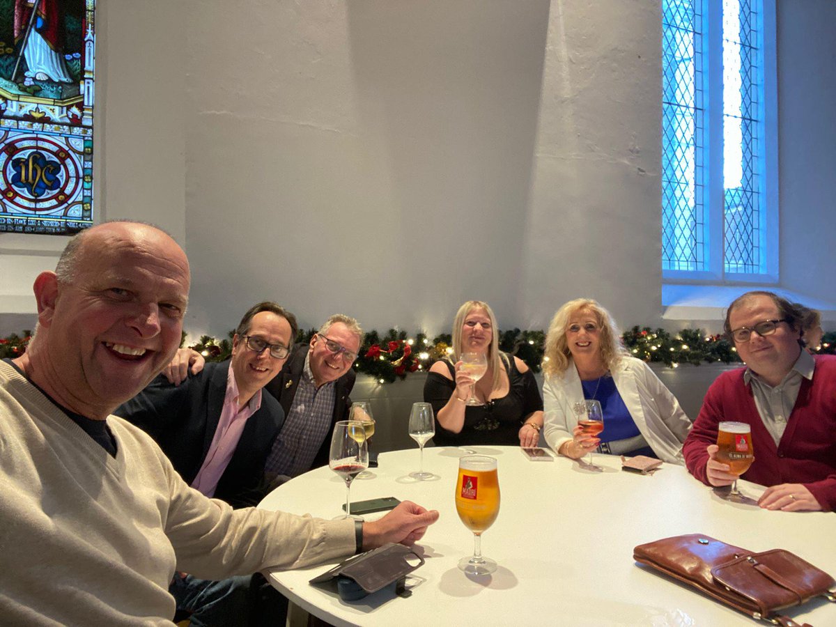 A busy weekend this weekend! 🙌

I took part in St David's Hospice Care's quiz with some good company, as well as attending the torchlight Chartist parade in Bell Vue Park on Saturday! 

A great weekend had by all! 💪