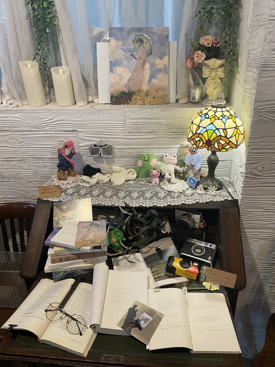 📍심미안 (카페 보니)

포근하고 아늑한 느낌을 준 심미안.
특전들도 예쁘고 귀여워서 다 갖고 싶었다.🥹
시향지가 정말 굿굿 덕분에 명호가 쓰는 좋은 향수 알아가요!
예쁜 명호 생카 열어주셔서 감사합니다!

#나의세상도_명호에게_나눠줄게