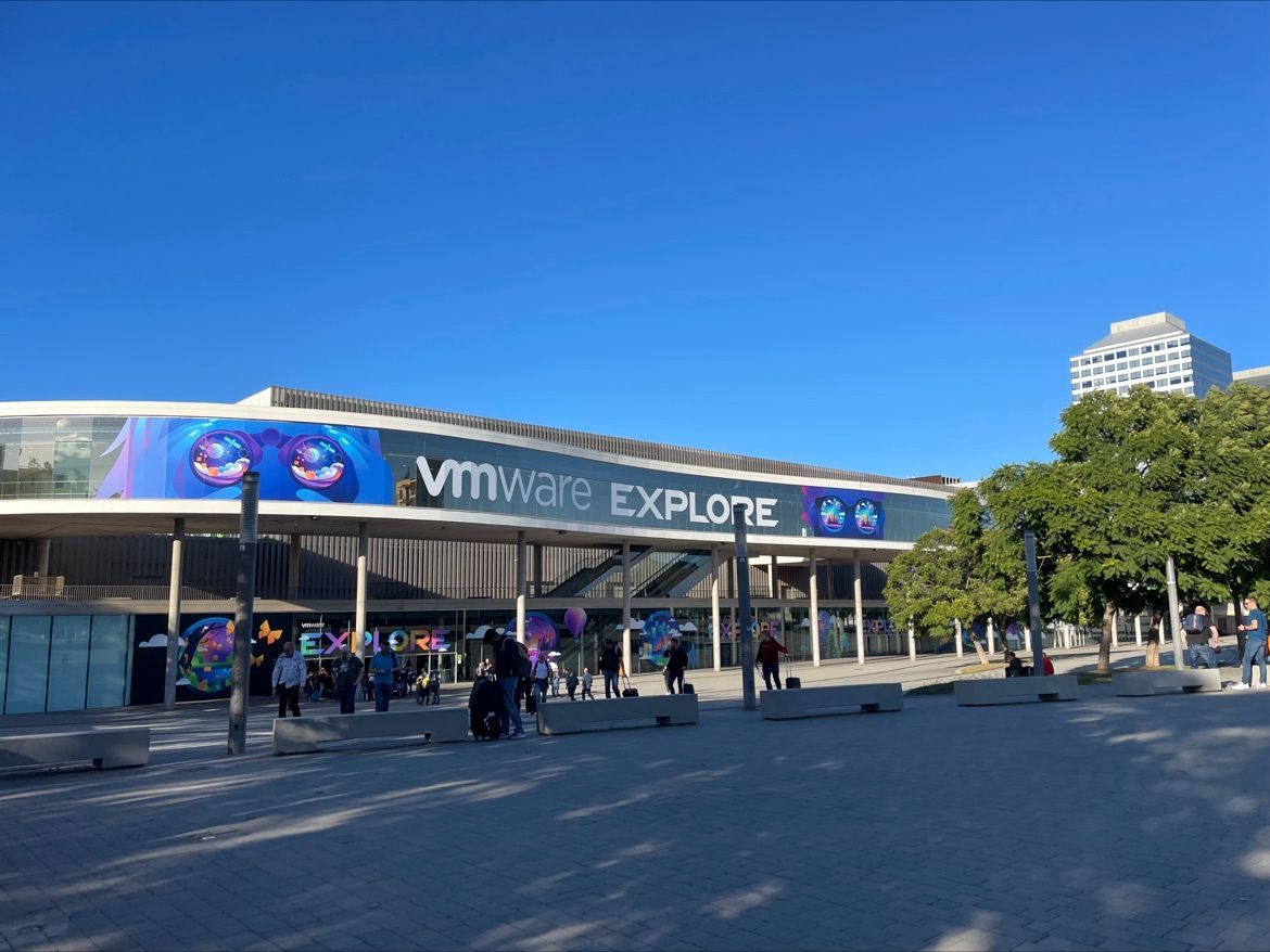 C'est parti pour le premier jour du #VMwareExplore à Barcelone !

Et bien sur <a href="/metanext/">Metanext</a> notre filiale spécialisée #Cloud est évidemment de la partie ⬇

☁ Avec 2 sessions techniques animées par deux de nos meilleurs spécialistes #VMware : Leonardo COSCIA et  Maxime GUILLOTTE.