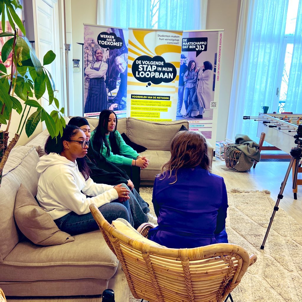 CodenameFuture's tweet image. #Webinar 

#OpenOver Respect, pesten en zelfvertrouwen. It’s a wrap! Dankjewel voor je tijd!

⏩️ Wat vonden deelnemende #docenten ervan?

‘Bedankt voor jullie openheid, het motiveert mij om meer aan groepsvorming te doen en echt passievol les te geven!’ 

‘Inspirerend!’ 🩷💚