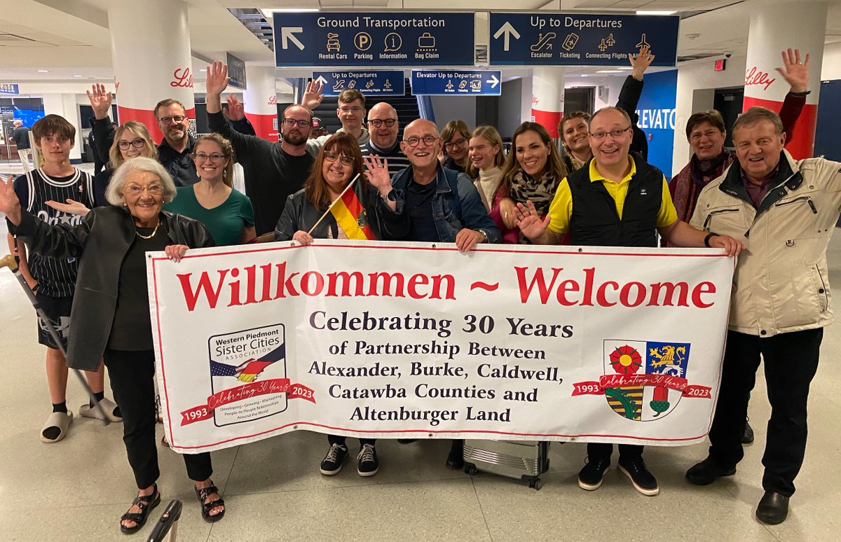 GermanyAtlanta's tweet photo. 🇩🇪🇺🇸  Congratulations to the Altenburger Land (#Germany) and the Western Piedmont Sister Cities Association, North Carolina which recently celebrated 30 years of transatlantic partnership! 👏👏👏 #wunderbartogether #CulturalEnrichment #exchange https://t.co/ESeZg5i7LB