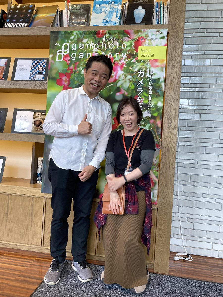 ToshimiHBM's tweet photo. 「がんフォト＊がんストーリー」
6月の学会でこの活動に出会い、代表の木口マリさんに誘われて、先週末の写真展イベント”HAPPINESS”に参加しました。
がん体験者・家族や医療者から寄せられた写真と言葉の展示と、
それを動画に編集しマキシマハロウさんの曲を添えた「オトフォト」。
温かなメッセージが伝わってきます。
こんな取り組みが広がっていけば、がんのイメージも変わっていくのではないか、なんていう可能性も感じています。

これまでの作品はこちら↓
https://t.co/y1KiLx3gP3
https://t.co/a0tAYX3uIg

#がんフォト #がんストーリー #オトフォト