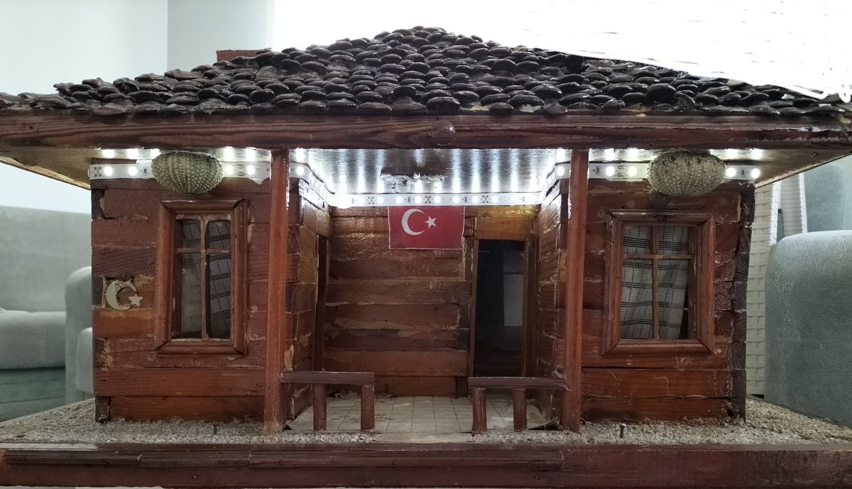 1988 yılında el emeği göz nurum yaptığım maket ev hâlen sapasağlam