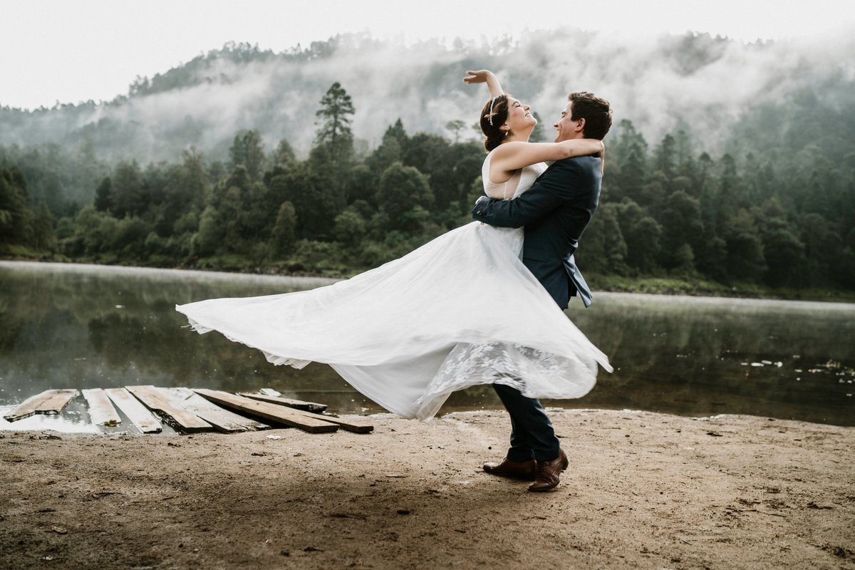 Te gustaría casarte en un mágico bosque? 💚
Esta boda real se celebró en Morelos, rodeados de
naturaleza y hermosos paisajes.

Un excelente paisaje para celebrar tu día tan especial.

📸Escena Films
📍Jardín Maroma
