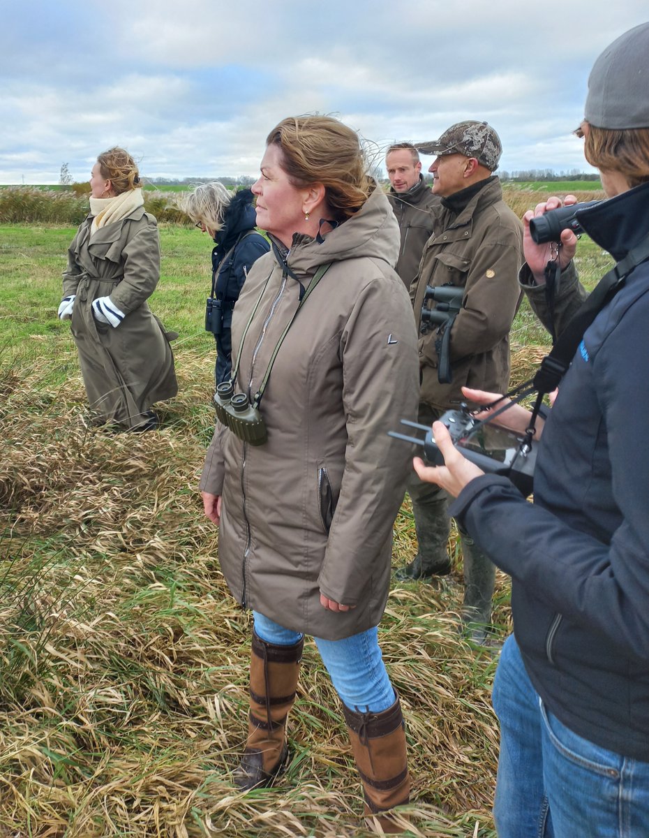 Demissionair <a href="/MinisterNenS/">Staslvvn</a> is vandaag het veld in geweest met <a href="/KonNedJagersver/">Koninklijke Nederlandse Jagersvereniging</a>, NOJG en <a href="/De_FPG/">FPG</a>. Zij bracht een bezoek aan de Arkemheenpolder om met eigen ogen te zien wat jagers zoal bijdragen aan biodiversiteit en optimalisering van het leefgebied van kwetsbare diersoorten.
