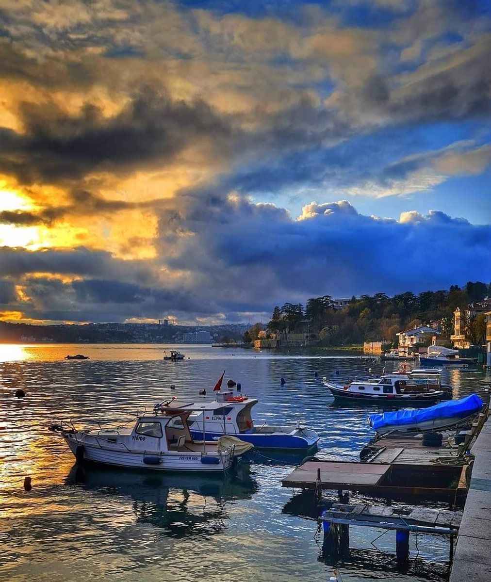 Dmt_Yvz_'s tweet photo. Sonsuza kadar konuşabileceğimizi hissettiğimiz insanlar en güzelleri...
#iyiakşamlar #geceyebirsöz #GeceyeNotum #geceyenot #GeceyeBirNot #GeceyeBirSözBırak #şiirheryerde ✍️ #Günbatımı #iyigeceler #iyidengeceler 🌌 💫 ✨ https://t.co/wutQI1nbLr