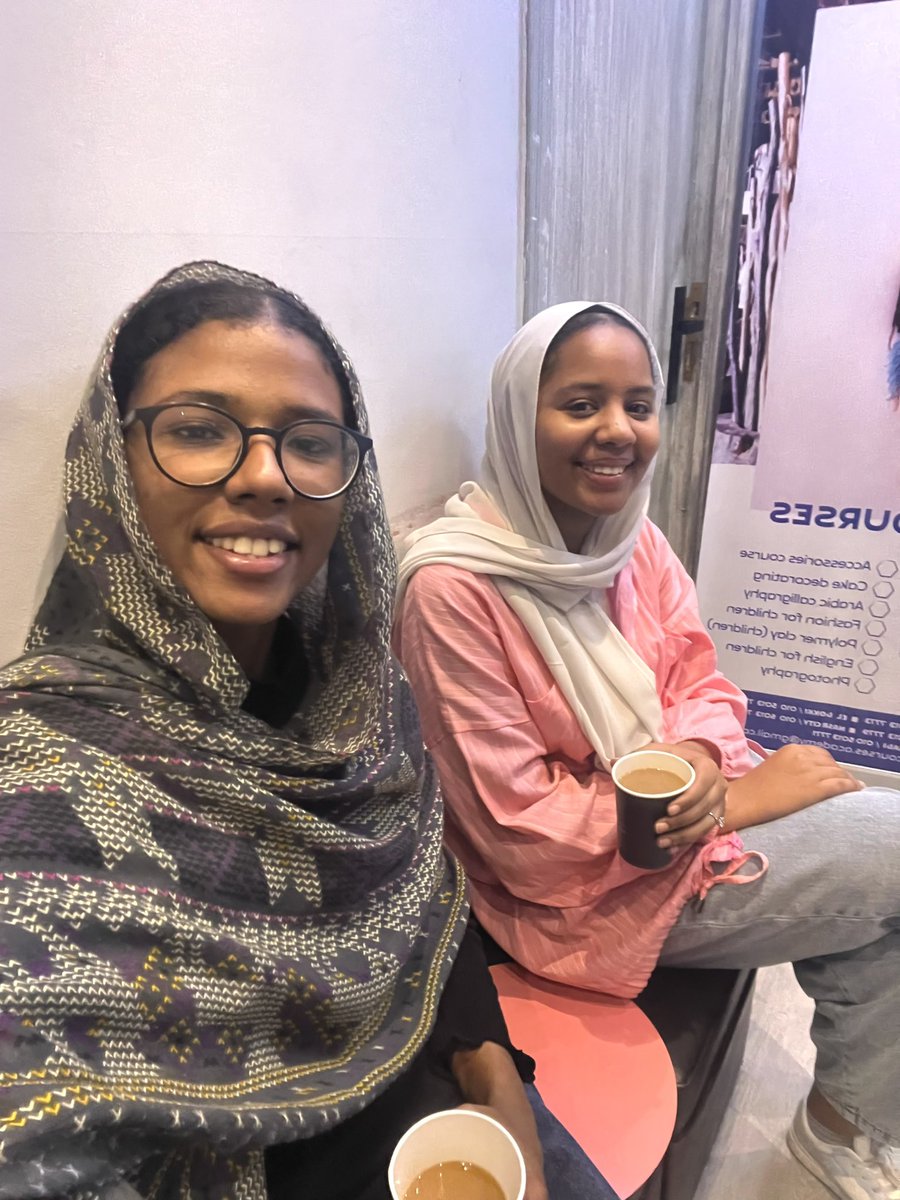 easilysudan's tweet photo. لقطات من اليوم الأول في ورشة التسويق الرقمي🔥

احتوت الورشة على مفهوم التسويق الرقمي وأهميته مع تطبيق عملي للمشاركين ، وتم تقسيمهم إلى مجموعات صغيرة لتطبيق بعض استراتيجيات السوشيال ميديا. 

لكل الناس ال م اتمكنوا من التسجيل في الورشة القادم افضل بإذن لله خليكم متابعين كل جديد💗 https://t.co/wf6WIGS7Y5