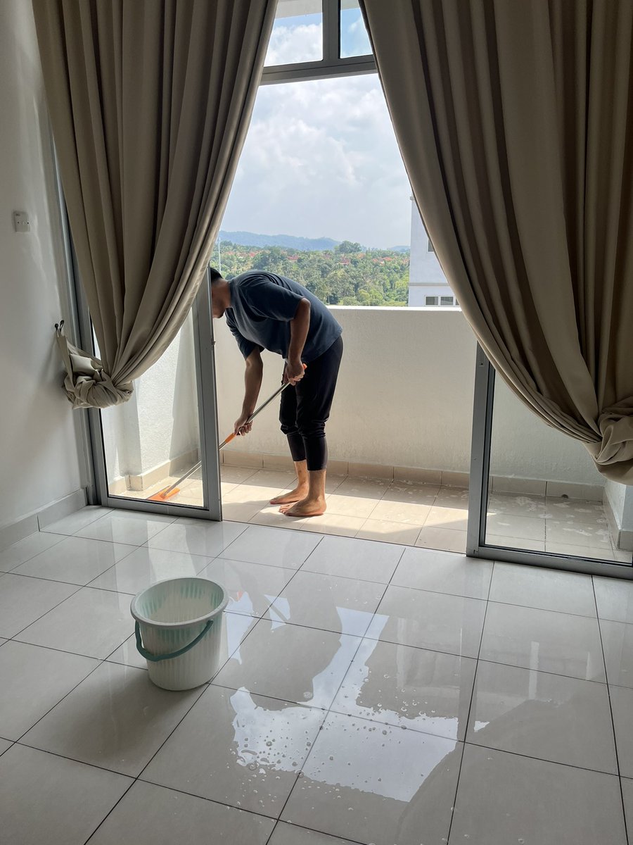 juhaida98's tweet photo. Alhamdulillah, umur 25 ni dapat juga target beli rumah😭🥰 thank you love tolong cuci rumah n pasang everything🫶🏻🤍 more to buy ni🥰 syukur 🤲🏻 https://t.co/eo3UaGgZqz