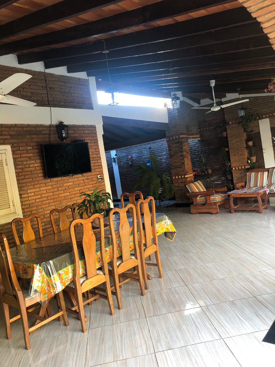 Holi, vengo a pedirles que me ayuden con un RT 🥰🫶🏻
Casa de 2 pisos en venta, en el centro de la ciudad de Villarrica. (Terreno titulado) 🏡 
Les dejo en enlace de drive abajo para ver más fotos, y en la imagen pueden encontrar los detalles. 
Cualquier consulta al 0981 495878