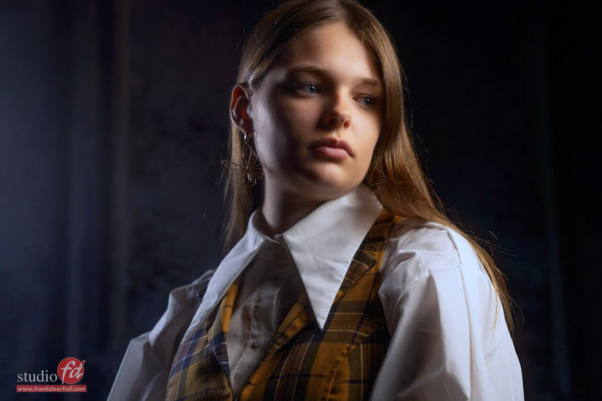 frankdoorhof's tweet photo. A few results from a recent workshop with our new model linde.
We also updated the new Dutch workshop agenda at https://t.co/wEYGePknDo so check it out for an exciting new super creative program.
#workshops #licht #fotografieworkshops #studioverlichting #modelfotografie https://t.co/TvbkhUOcTT