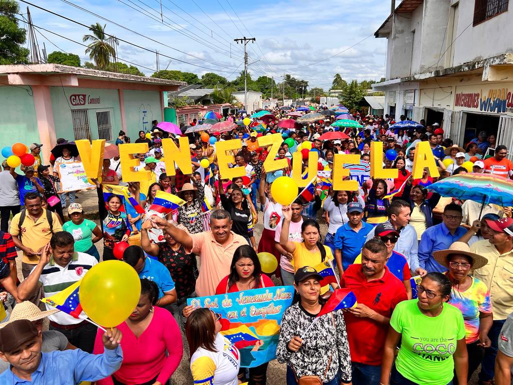 josemvasquez's tweet photo. El municipio San Jerónimo de Guayabal dió una demostración contundente de amor Patrio. El Guárico entero va a salir triunfador en unidad. Con la voz en alto diremos #5VecesSí el #3D https://t.co/rbI5pOTSEu