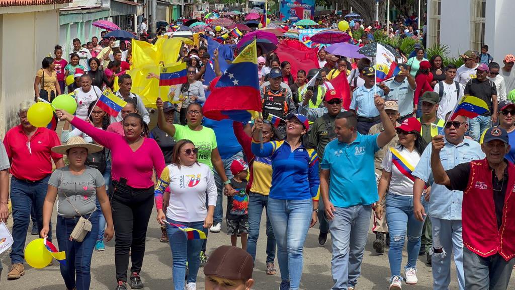 josemvasquez's tweet photo. El municipio San Jerónimo de Guayabal dió una demostración contundente de amor Patrio. El Guárico entero va a salir triunfador en unidad. Con la voz en alto diremos #5VecesSí el #3D https://t.co/rbI5pOTSEu