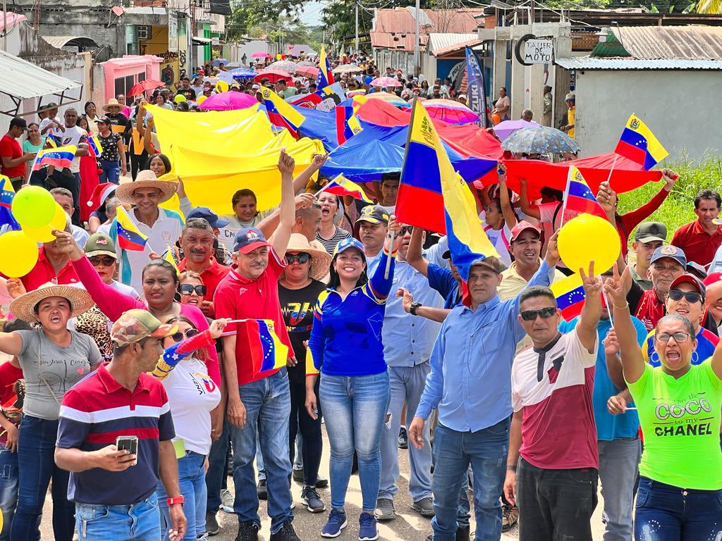 josemvasquez's tweet photo. El municipio San Jerónimo de Guayabal dió una demostración contundente de amor Patrio. El Guárico entero va a salir triunfador en unidad. Con la voz en alto diremos #5VecesSí el #3D https://t.co/rbI5pOTSEu