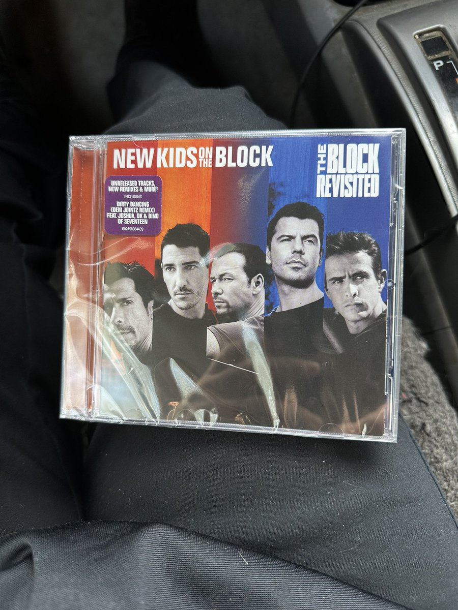 MWIowa2012's tweet image. Woohoo @NKOTB #TheBlockRevisited arrive