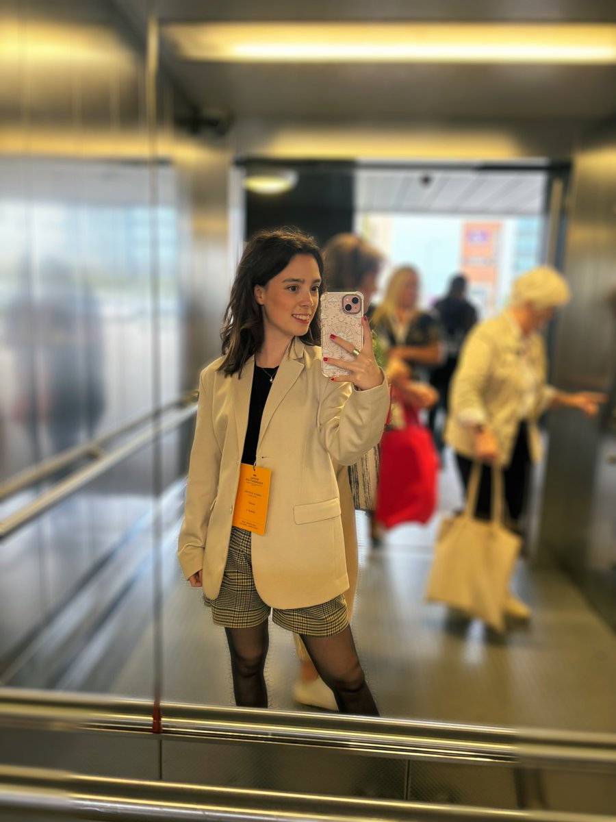 It's been almost a month since I had the privilege of attending an extraordinary event where I had the opportunity to engage in meaningful discussions on young people's mental health with the Prince and Princess of Wales. I'm so grateful for the honour of being invited. 💛