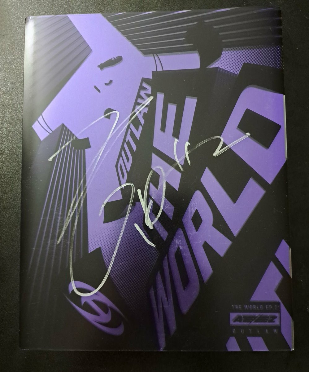 KimHongjoong03's tweet photo. 🎁Hong Joong Birthday Giveaway🎁

1 Winner Will Get A Unsealed Hong Joong Signature Album &amp; Official Pcs. First Pic Is Not Mine But I Do Have An Extra One In My Storage Boxes.

🎂Like/Rt

🎂MBF

🎂Reply Where You Are From &amp; A Birthday Greeting For Our Captain❤

*Ends 11/8/23 https://t.co/2Q5ZYT0H5q