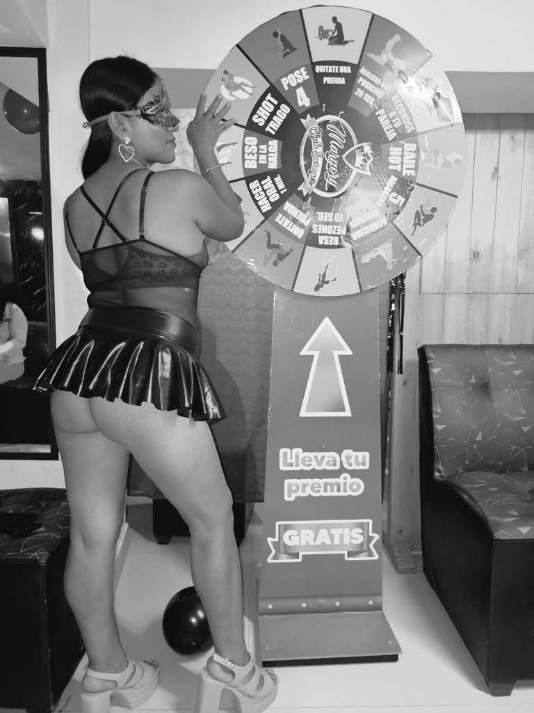 Este viernes y sabado seguimos con los juegos en la ruleta y el cuarto rojo! No te quedes sin experimentar! Todo esto en club swinger #maryorie con tu bellas chicas solas #mariana #karina 
Informacion al DM <a href="/MarjorieCristh2/">Maryori Cix (CLUB NUDISTA/SWINGER CHICLAYO)</a> <a href="/Jmijail1/">Mijail:)</a> @katigiss923