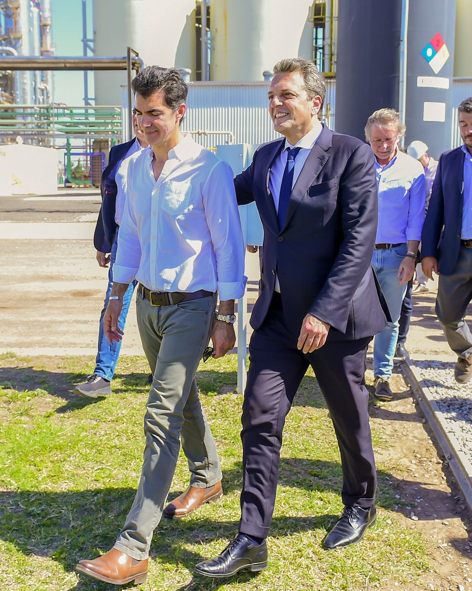 SergioMassa's tweet photo. Gracias, @UrtubeyJM. Con esa vocación de construir desde el centro, pero sobre todo con esa mirada federal, se suma a ayudar a transmitir a los argentinos que viene un tiempo nuevo. https://t.co/XFhDWqu6NQ